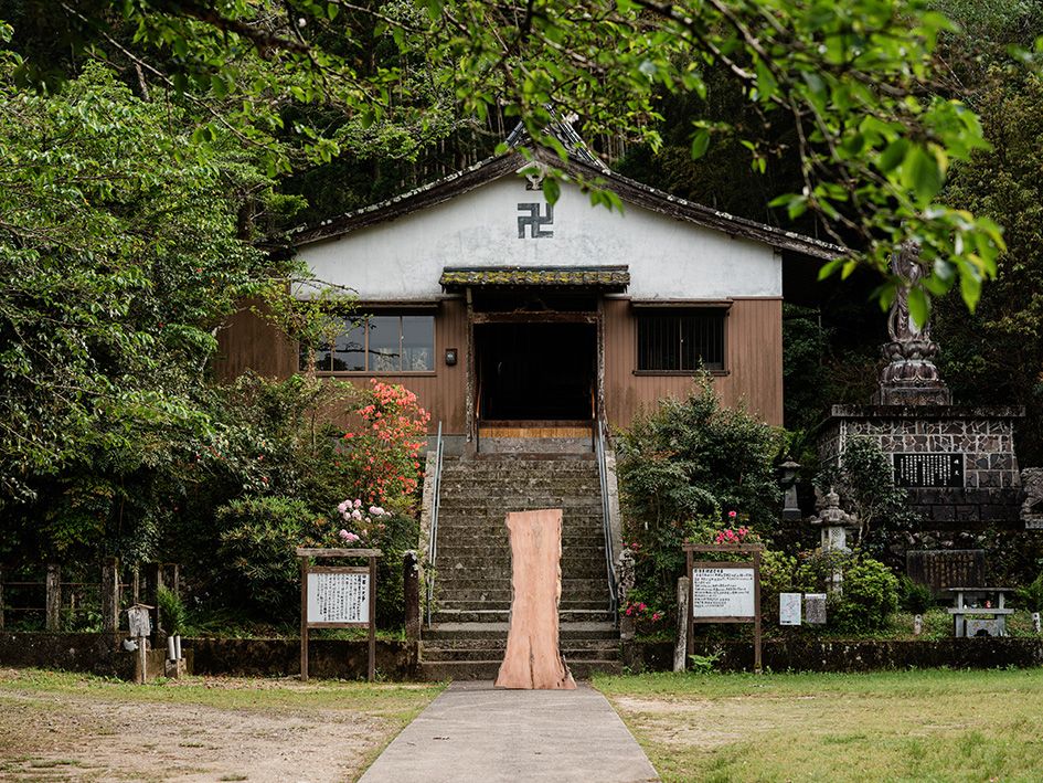 社寺の参道に立てた一枚板|木六竹八